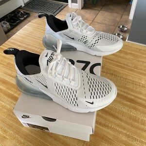 Womens nike 270 sneakers size 8.5